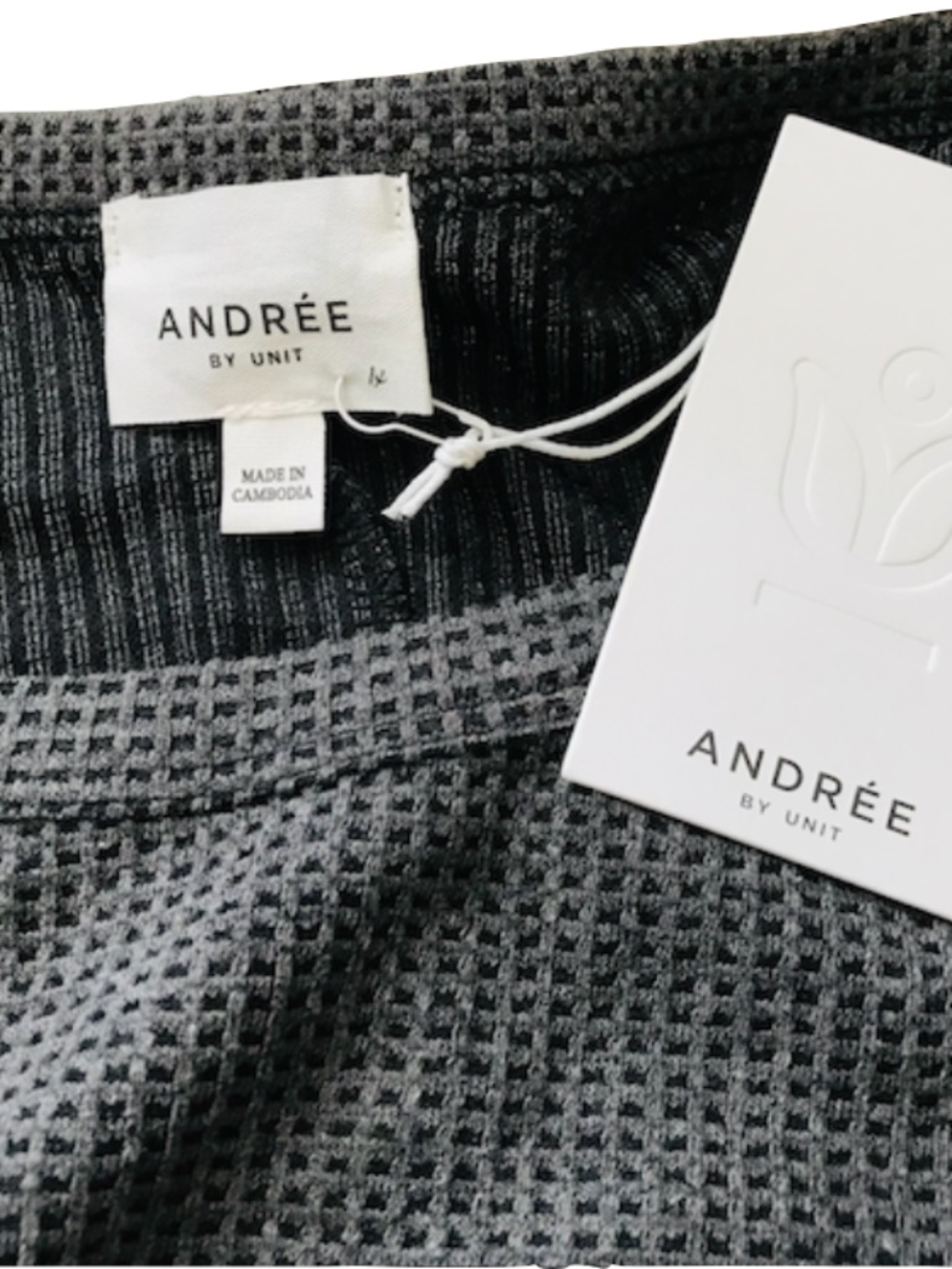 2/$29 Andree By Unit short sleeve knit top 1X grey - Picture 3 of 6